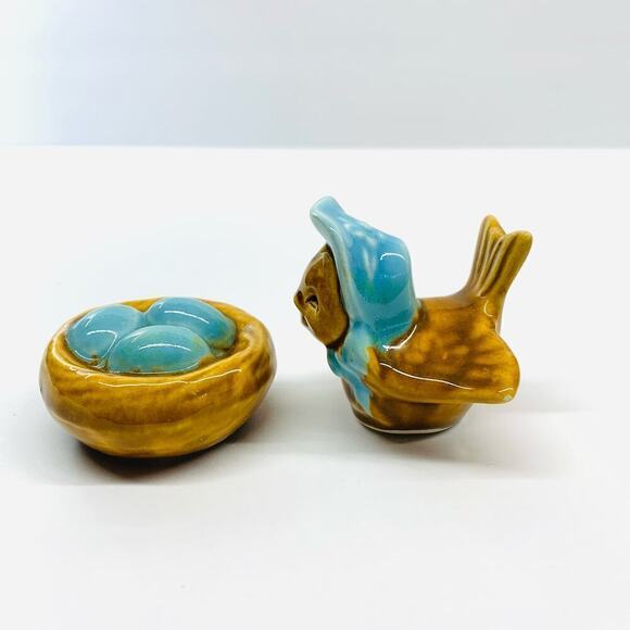 Vintage Salt and Pepper Shakers Arcadia Ceramics - Blue Bonnet Bird & Nest Eggs - Picture 4 of 8